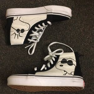 High top Vans off the Wall peanuts by Schulz NWOT